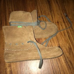 Sanuk boots